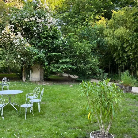 Domaine De Chantemerles