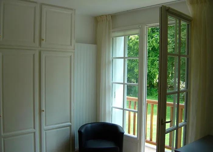 Domaine De Chantemerles 펜션 *