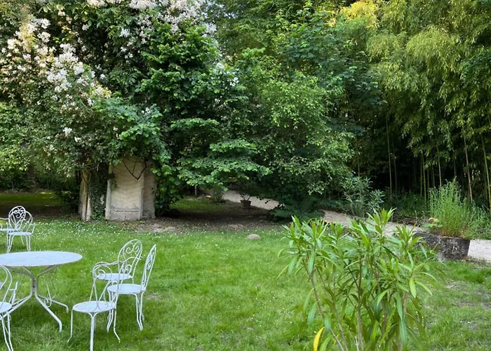 Domaine De Chantemerles