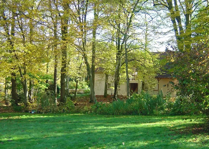 Domaine De Chantemerles