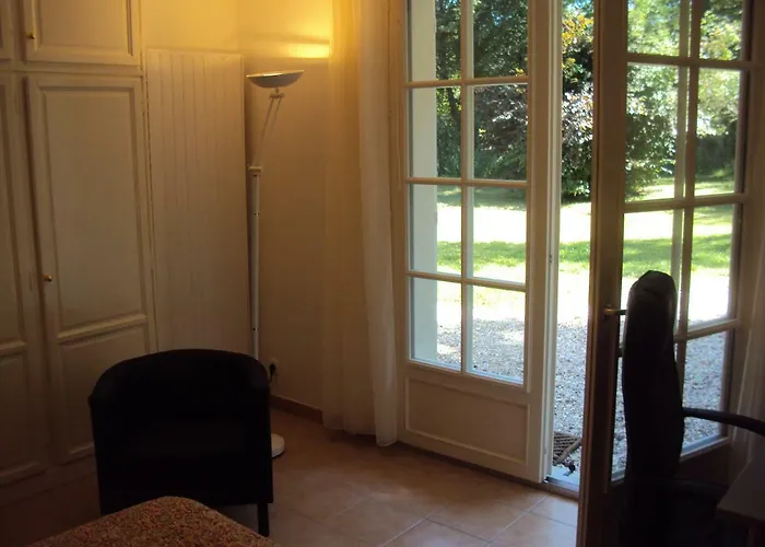 Domaine De Chantemerles 펜션 *